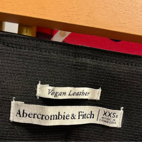 NWT Abercrombie & Fitch Vegan Leather Split Hem Flare High Rise Pants Short new - Picture 4 of 14